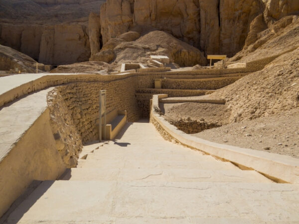 Luxor: Explore the Valley of the Kings & Hatshepsut Temple on a Guided Day Tour - Image 3